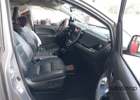 2018 Toyota Sienna Se/Se Premium z USA, uszkodzony, nr VIN 5TDXZ3DC0JS950481